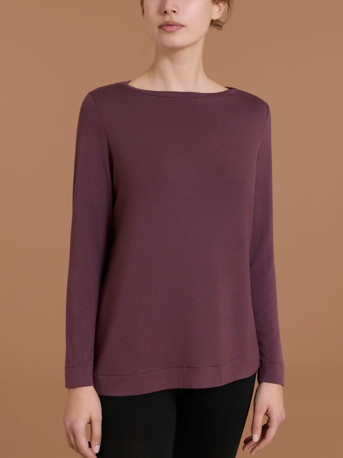 Maglietta collo a barchetta Ragno DL81AB in eco viscosa colore Huckleberry, vista frontale