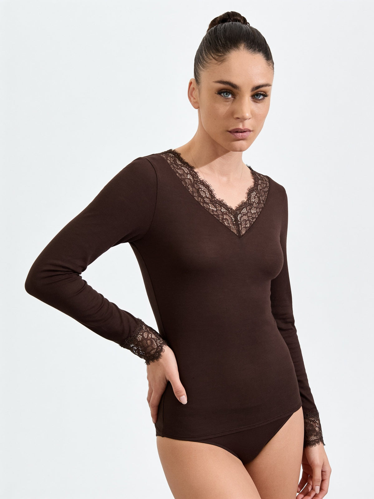 Maglia donna Ciocca manica lunga scollo a V in cashmere e modal con pizzo moka P0716M